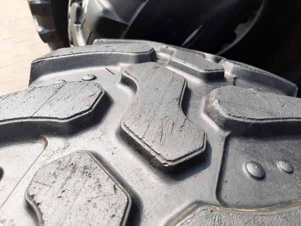 Opona używana przemysłowe 405/70R20 ; 16.0/70R20 MAXAM MS 910 R 700zł W4472 - obrazek 5