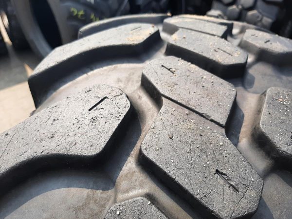 Opona używana przemysłowa 405/70R20 16/70R20 LEAO STRONGMAX LR400; 700zł W4480 - obrazek 7