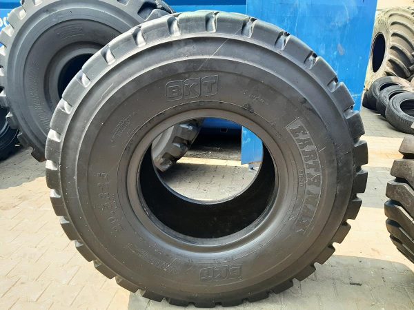 Opona używana przemysłowa 20.5R25 BKT EARTHMAX 1600zł W4481 - obrazek 2