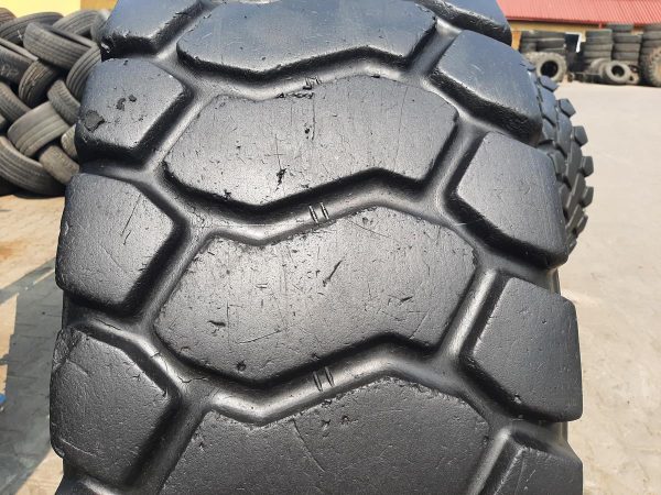 Opona używana przemysłowa 20.5R25 BKT EARTHMAX 1600zł W4481 - obrazek 4