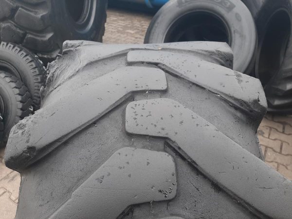 Opona używana przemysłowa 18-19.5 SOLIDEAL TRACTION MASTER 600zł W4487 - obrazek 5