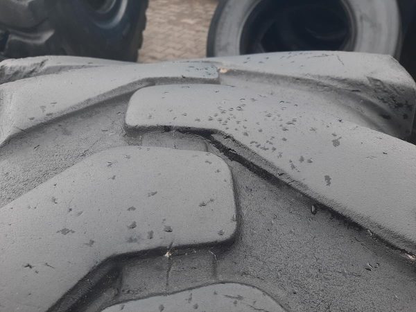 Opona używana przemysłowa 18-19.5 SOLIDEAL TRACTION MASTER 600zł W4487 - obrazek 7