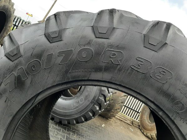 Opona używana rolnicza 710/70R38 TRELLEBORG 600zł W4504 - obrazek 3
