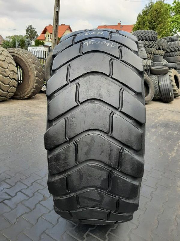 Opona używana przemysłowa 23.5R25 DUNLOP SPT83 1200zł W4507