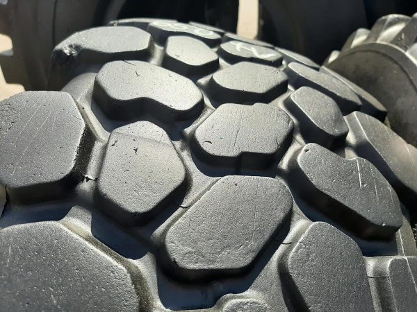 Opona używana przemysłowa 365/80R20 CONTINENTAL MPT 81; 650zł W4513 - obrazek 9
