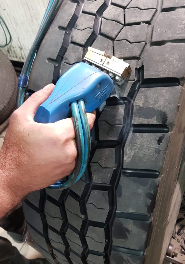 Opona używana ciężarowa 385/65R22.5 NACINANA,POGŁĘBIANA - obrazek 7