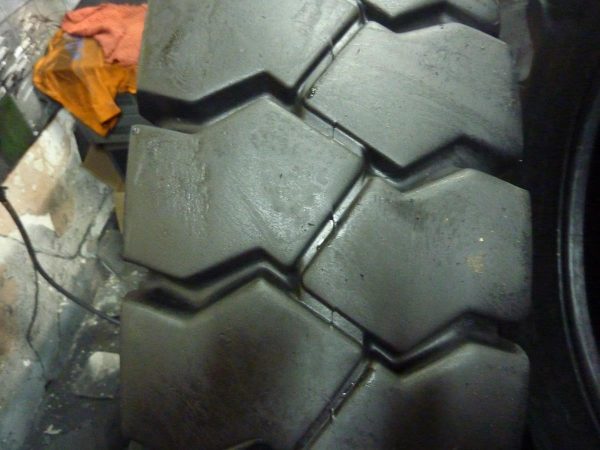 Opona używana przemysłowa 14.00-24 TRELLEBORG T-900; 1000zł W3743 - obrazek 4