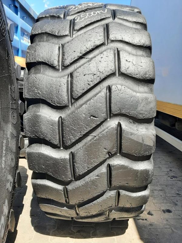 Opona używana przemysłowa 23.5R25 GOODYEAR TL3A+; 2500zł W4520