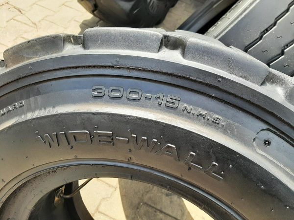 Opona używana przemysłowa 300-15 ; 300R15 HAULER LT HIPLI MINING 300zł W4530 - obrazek 3