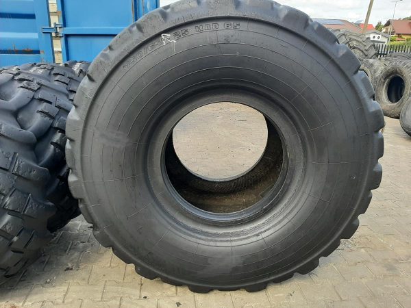 Opona używana przemysłowa 750/65R25 MARANGONI 3500zł W4551 - obrazek 2