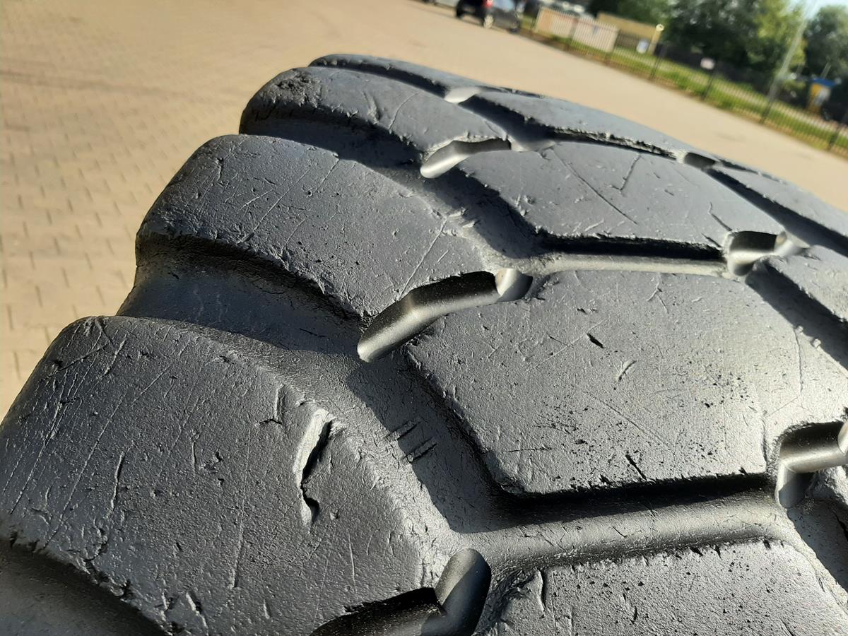 Opona używana przemysłowa 17.5R25 GOODYEAR RT-38 1400zł W4595 - obrazek 6