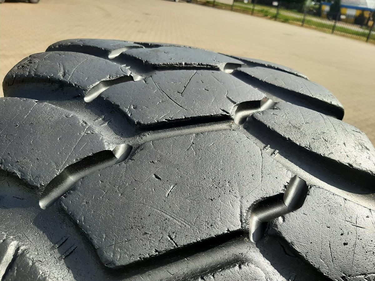 Opona używana przemysłowa 17.5R25 GOODYEAR RT-38 1400zł W4595 - obrazek 7