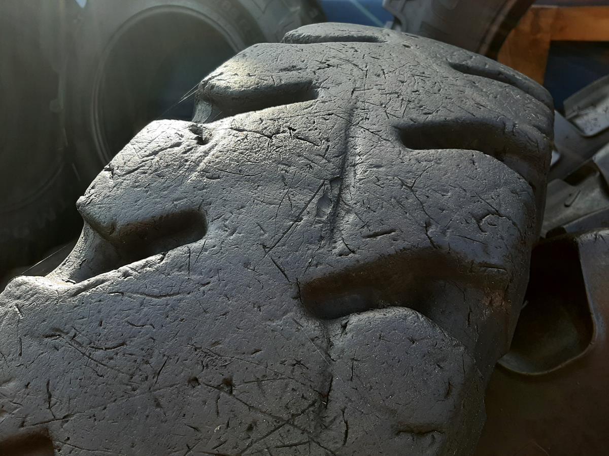 Opona używana przemysłowa 12.00R24 MICHELIN X MINED 2 1800zł W4598 - obrazek 9