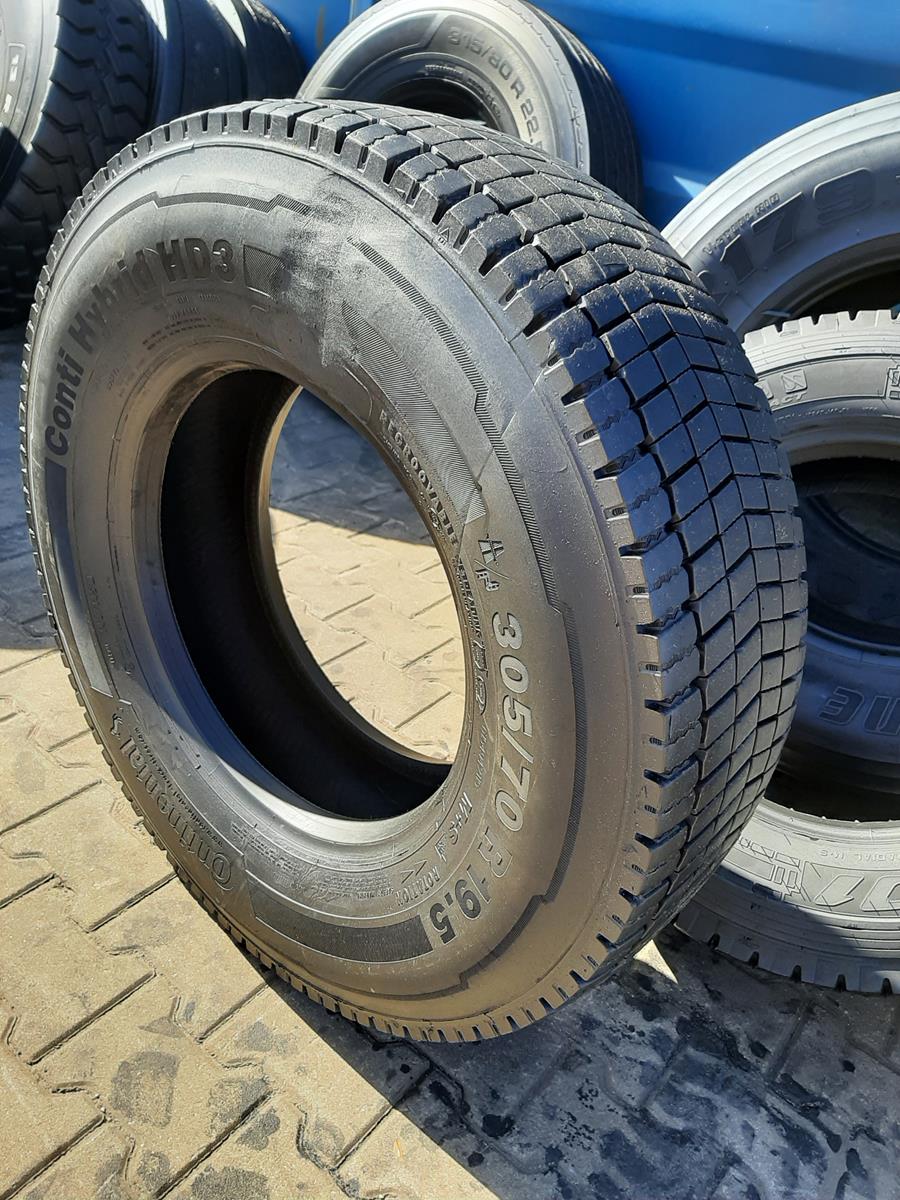 Opona używana ciężarowa 305/70R19.5 CONTINENTAL CONTI 400zł C2584 - obrazek 9