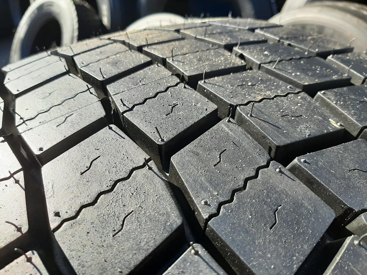 Opona używana ciężarowa 315/80R22.5 HANKOOK DH31 SMART FLEX 950zł C2585 - obrazek 5