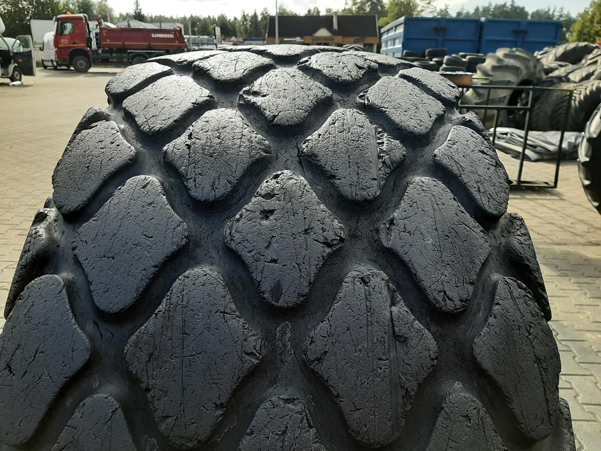 Opona używana rolnicza 23.1-26 BOMAG TR387; 1300zł W4646 - obrazek 5