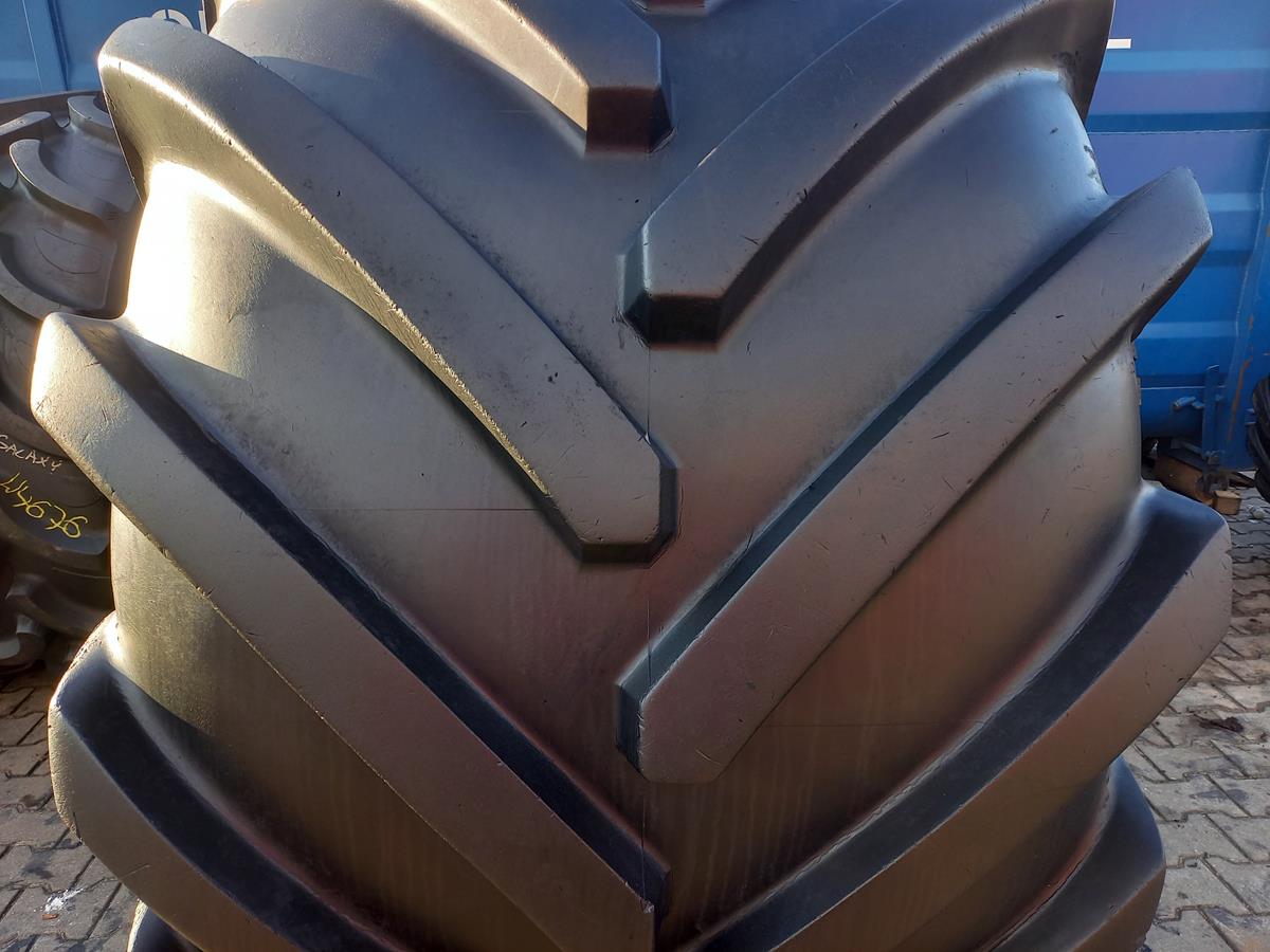 Opona używana rolnicza 1050/50R32 MICHELIN MEGAXBIB 5900zł W4677 - obrazek 4