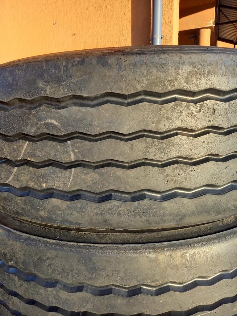 4x Opona używana ciężarowa 385/65R22.5 BRIDGESTONE DURAVIS R-TRAILER 002; 300zł(szt.) C2621 - obrazek 5