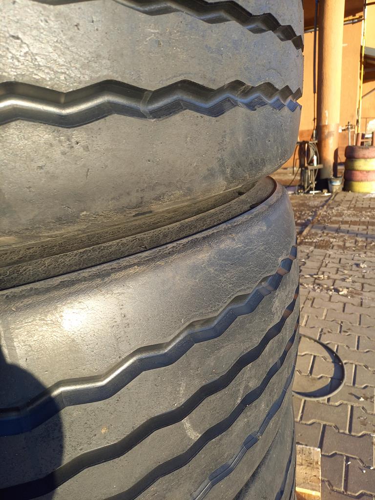 4x Opona używana ciężarowa 385/65R22.5 BRIDGESTONE DURAVIS R-TRAILER 002; 300zł(szt.) C2621 - obrazek 7