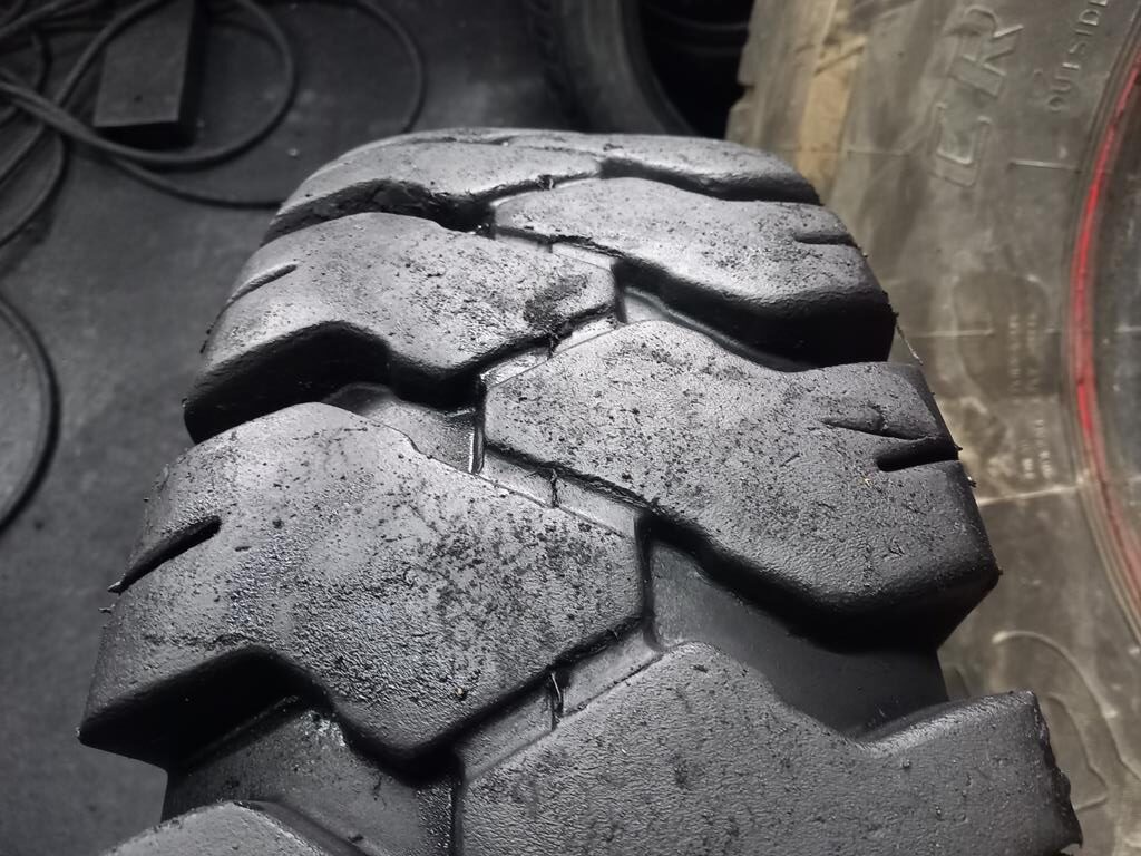 Opona używana przemysłowa 8.25-15 ATHLETIK D-45 200zł W4704 - obrazek 6