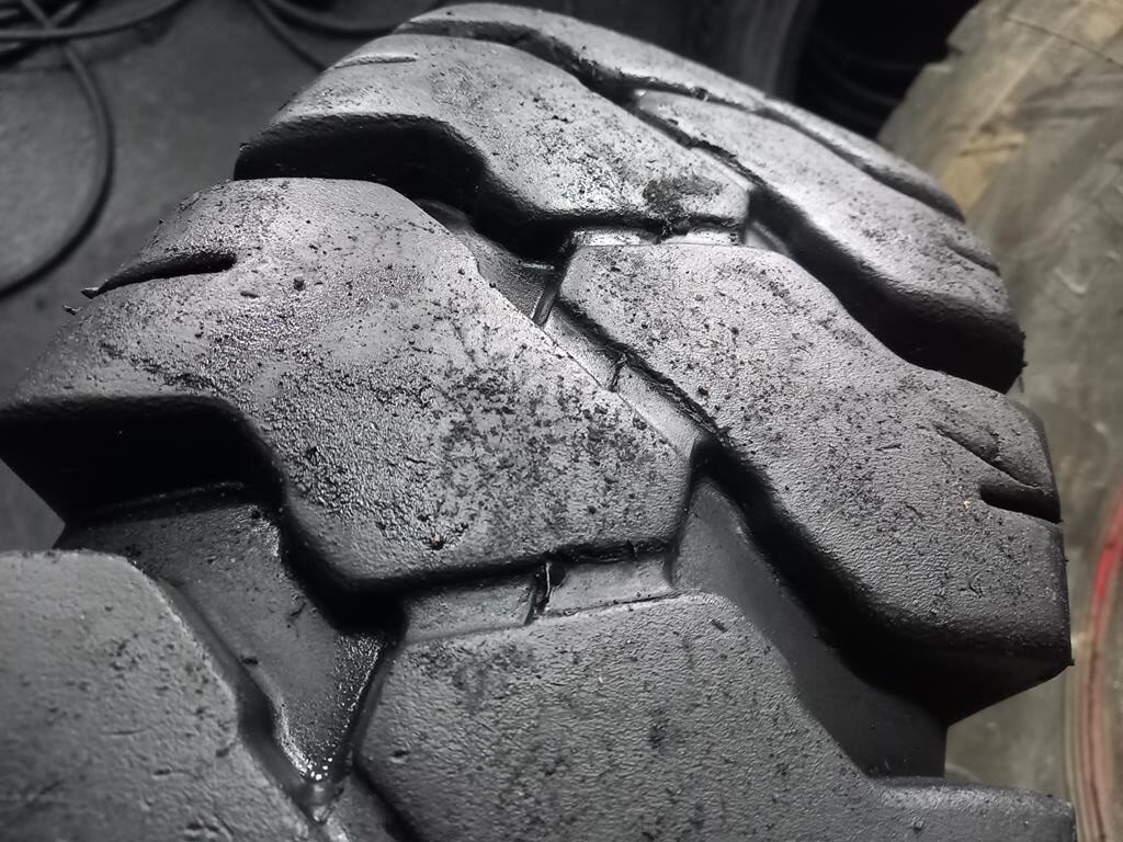 Opona używana przemysłowa 8.25-15 ATHLETIK D-45 200zł W4704 - obrazek 7