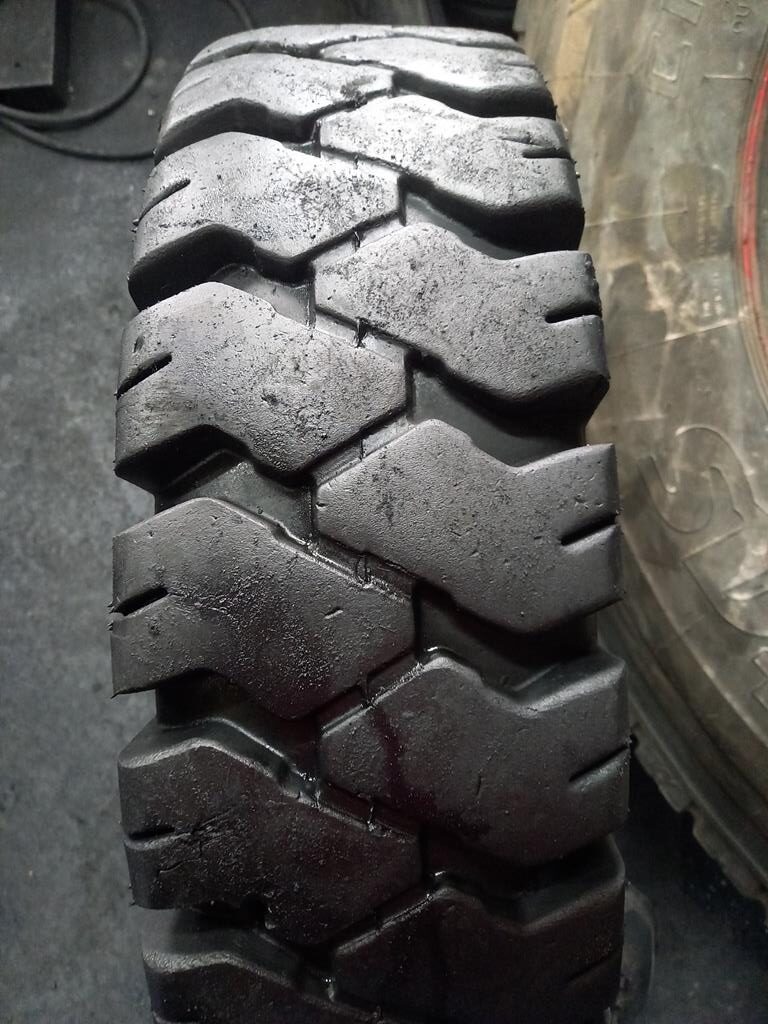 Opona używana przemysłowa 8.25-15 ATHLETIK D-45 200zł W4704 - obrazek 9