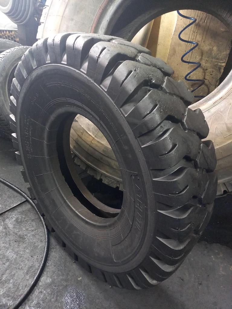 Opona używana przemysłowa 8.25-15 ATHLETIK D-45 200zł W4704 - obrazek 10