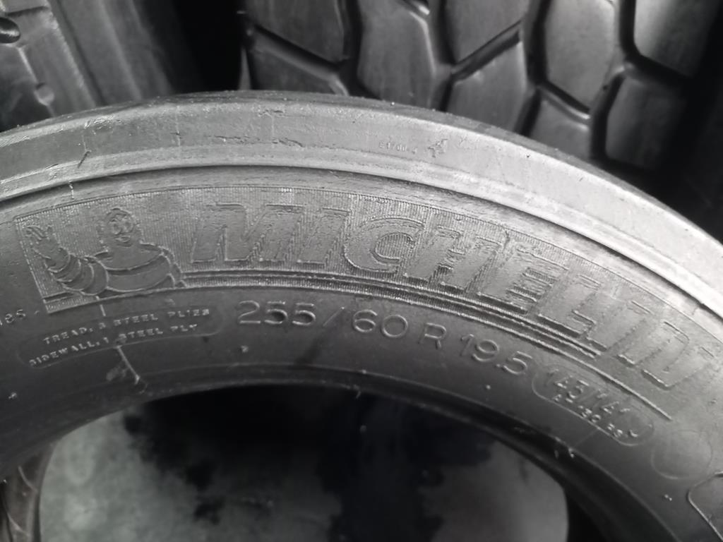 Opona używana ciężarowa 255/60R19.5 MICHELIN X MAXITRAILER XTA+E 450zł C2629 - obrazek 4
