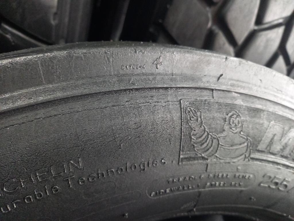 Opona używana ciężarowa 255/60R19.5 MICHELIN X MAXITRAILER XTA+E 450zł C2629 - obrazek 5