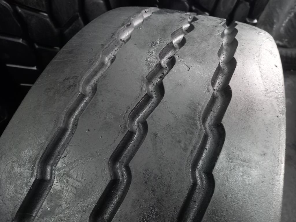 Opona używana ciężarowa 255/60R19.5 MICHELIN X MAXITRAILER XTA+E 450zł C2629 - obrazek 10