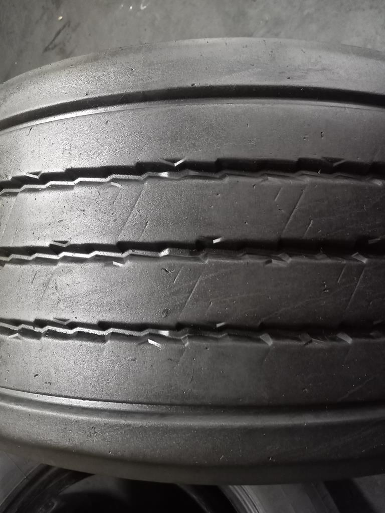 Opona używana ciężarowa 445/45R19.5 BARUM BT 200 ROAD2 600zł C2679 - obrazek 4