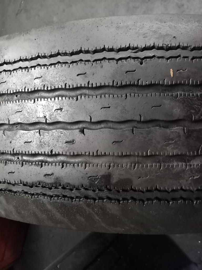 Opona używana ciężarowa 315/70R22.5 MICHELIN X ZAZ ENERGY 480zł C26780 - obrazek 4