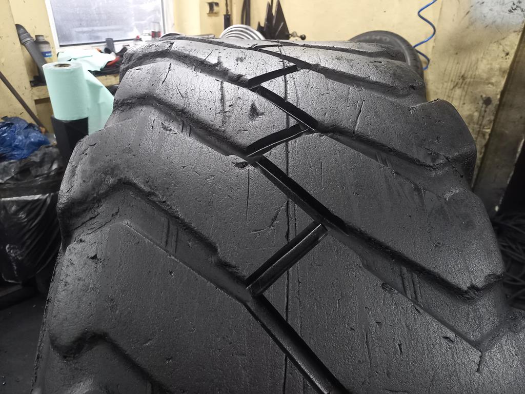 Opona używana przemysłowa 440/80-28 16.9-28 CAMSO BHL 753 300zł W4744 - obrazek 5