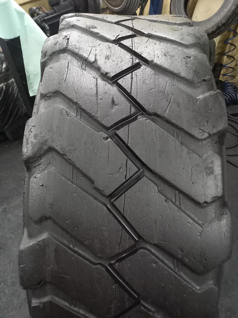 Opona używana przemysłowa 440/80-28 16.9-28 CAMSO BHL 753 300zł W4744 - obrazek 6
