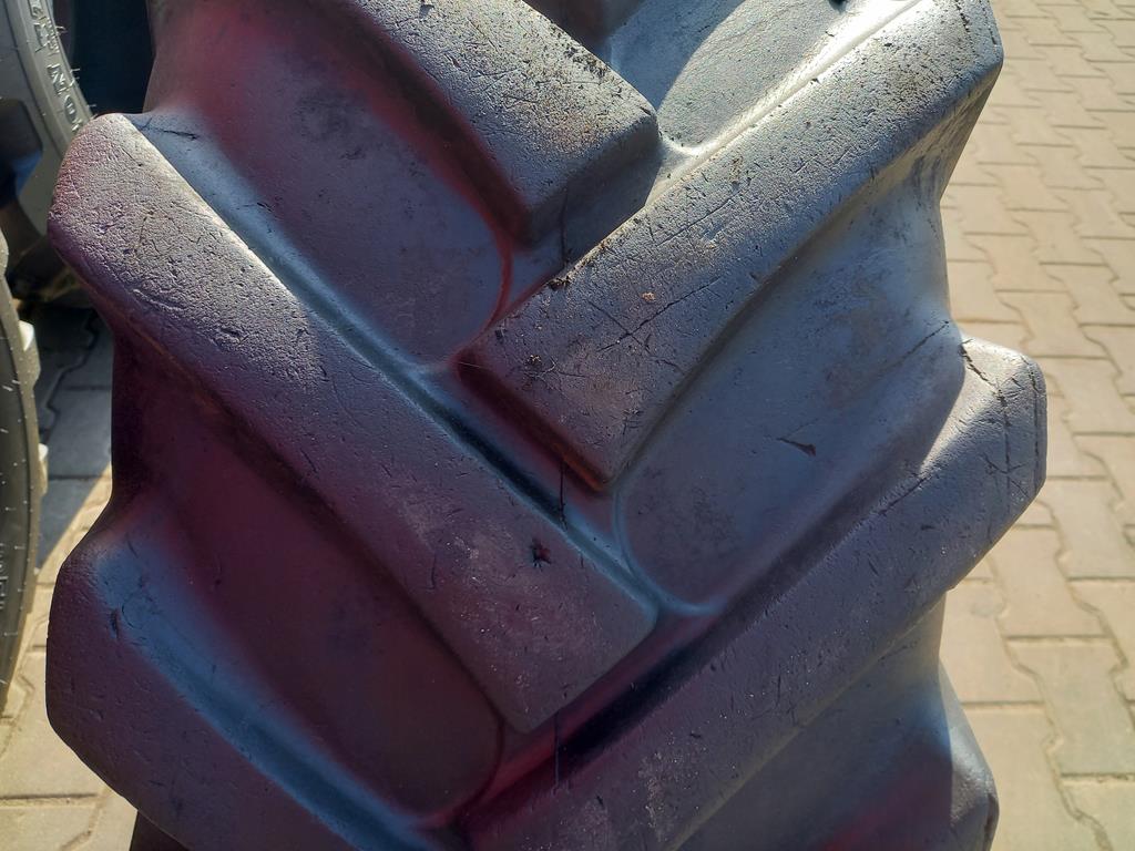 Opona używana 16,0/70-20 400/70-20 BKT IMPLEMENT AS504 800zł W4754 - obrazek 4