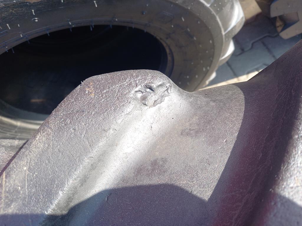 Opona używana 16,0/70-20 400/70-20 BKT IMPLEMENT AS504 800zł W4754 - obrazek 12