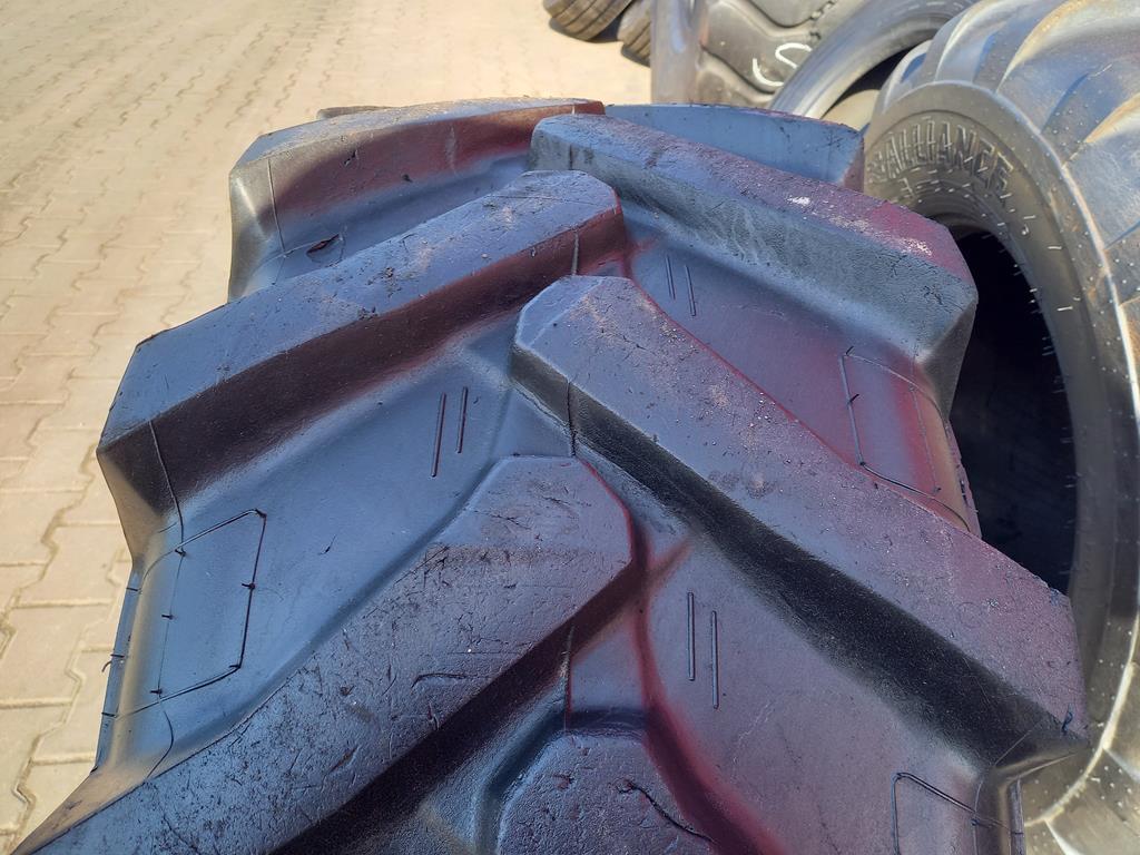 Opona używana przemysłowa 405/70-20 16/70-20 CEAT MPT 800 800zł W4755 - obrazek 5