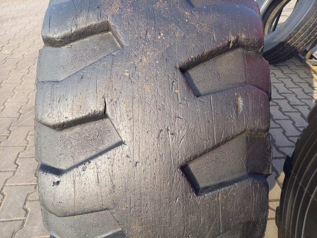 Opona używana przemysłowa 425/75R20 16.5/70R20 MICHELIN XZSL 800zł W4769 - obrazek 5