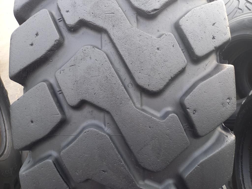 Opona używana przemysłowa 23.5R25 FIRESTONE 3200zł W4776 - obrazek 5