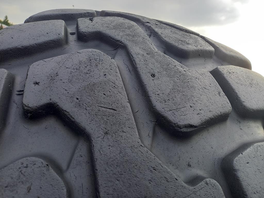 Opona używana przemysłowa 23.5R25 FIRESTONE 3200zł W4776 - obrazek 9