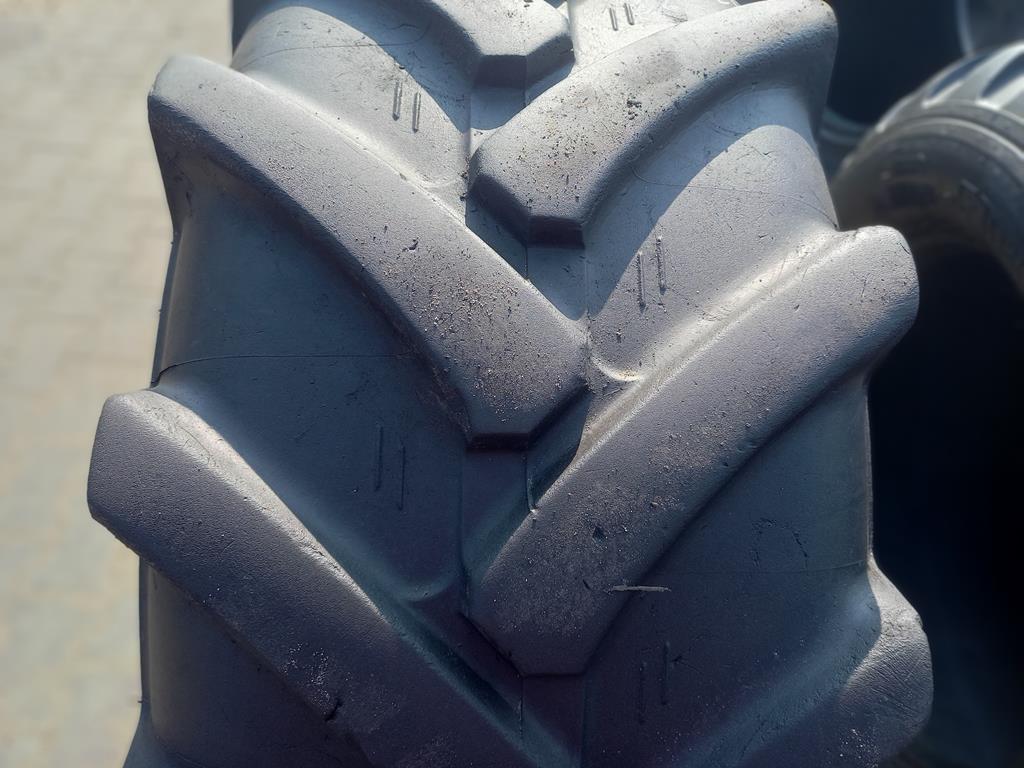 Opona używana przemysłowa 400/70-20 MITAS 700zł W4790 - obrazek 4