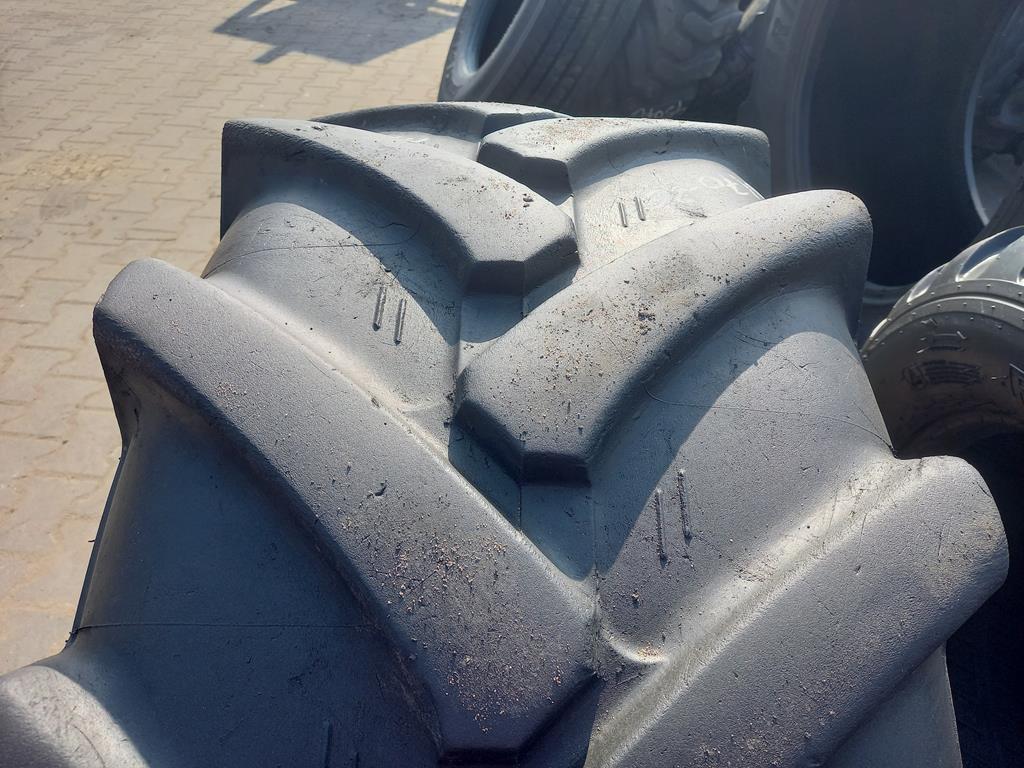 Opona używana przemysłowa 400/70-20 MITAS 700zł W4790 - obrazek 6