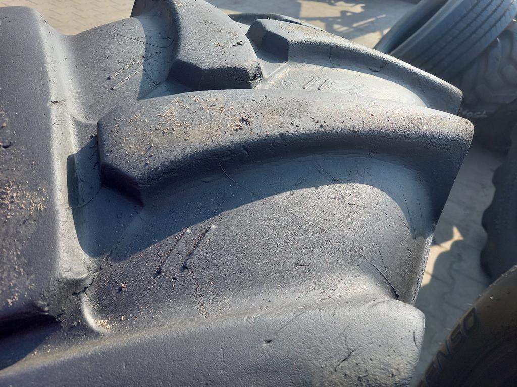 Opona używana przemysłowa 400/70-20 MITAS 700zł W4790 - obrazek 7