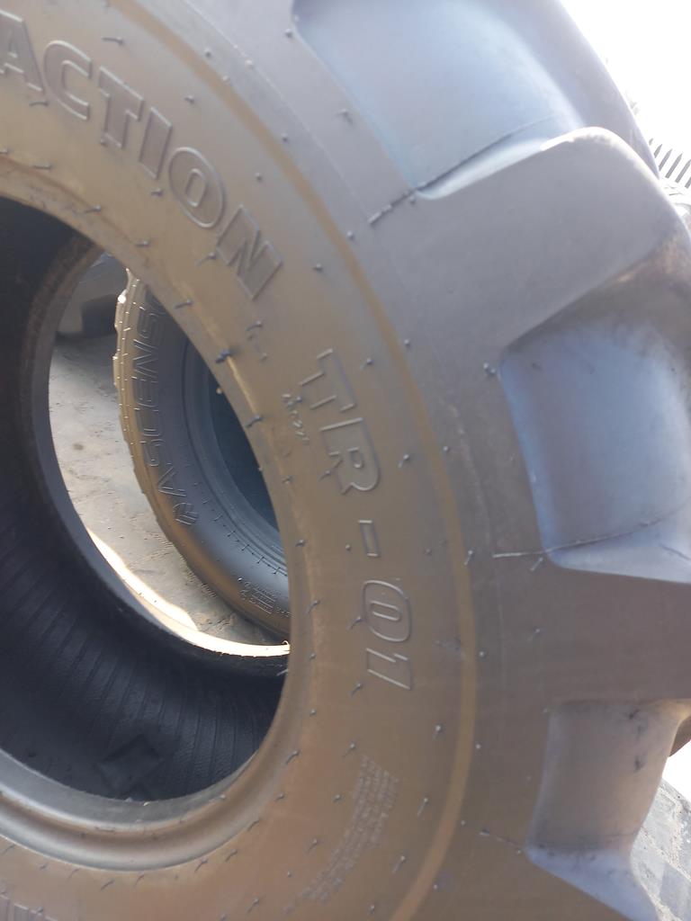 Opona używana przemysłowa 400/70-20 MITAS 700zł W4790 - obrazek 11