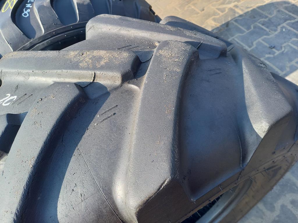 Opona używana przemysłowa 400/70-20 MITAS 700zł W4790 - obrazek 13