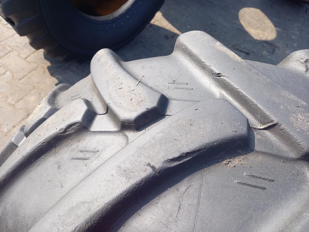 Opona używana przemysłowa 400/70-20 MITAS 700zł W4790 - obrazek 14