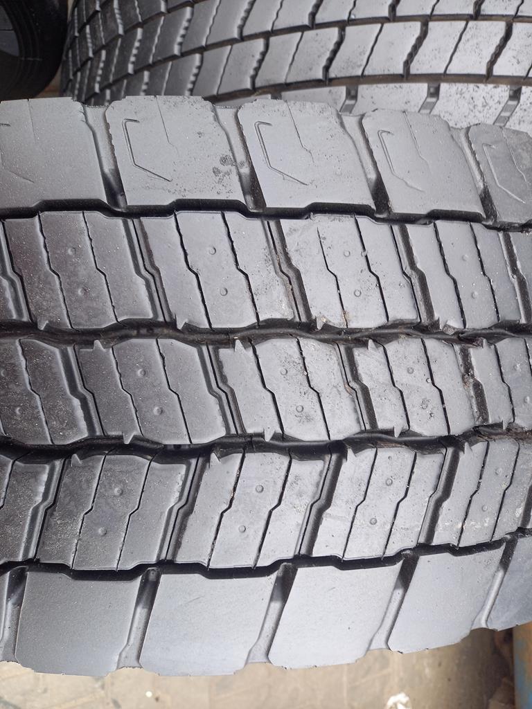 Opona używana ciężarowa 315/70R22.5 MICHELIN X MULTI D 800zł C2740 - obrazek 4