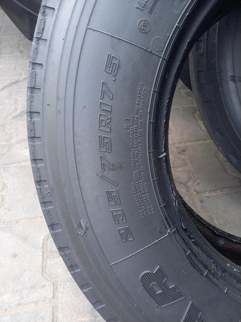 Opona używana ciężarowa 235/75R17.5 GOODYEAR MARATHON LHT 300zł C2747 - obrazek 11