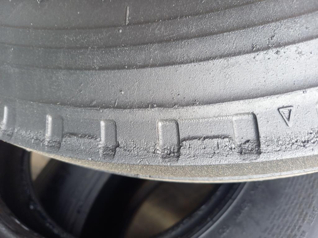 Opona używana ciężarowa 235/75R17.5 GOODYEAR MARATHON LHT 300zł C2747 - obrazek 4