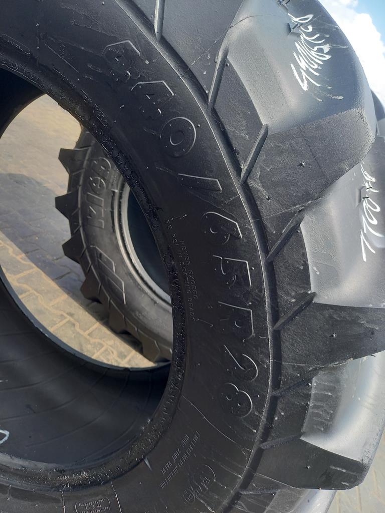 Opona używana rolnicza 440/65R28 KLEBER SUPER 11L 1100zł W4950 - obrazek 10